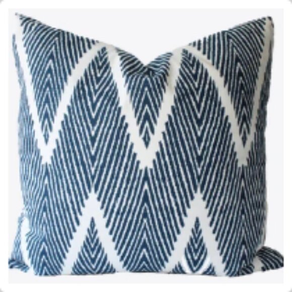 Decorative Designer Navy Blue & White Chevron Zig Zag Ikat 22x22 Pillow Cover - Picture 1 of 4
